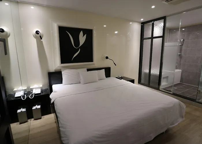 Cullinan Jongno 3*