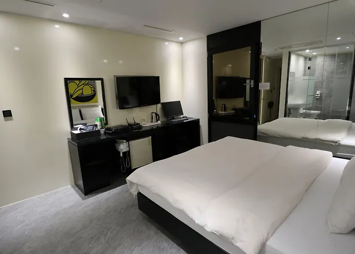 Cullinan Jongno 3*