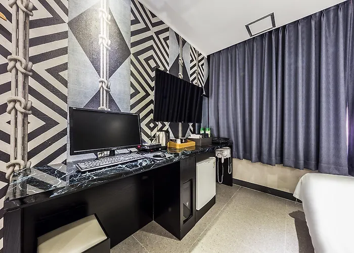 Cullinan Jongno 3*