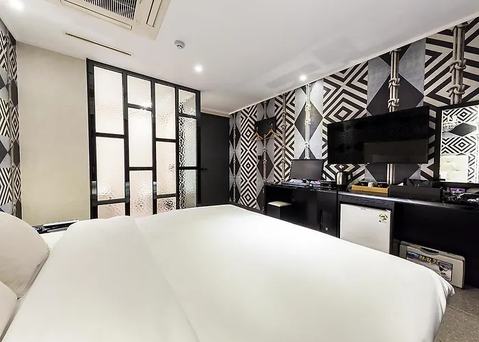 Cullinan Jongno 3*